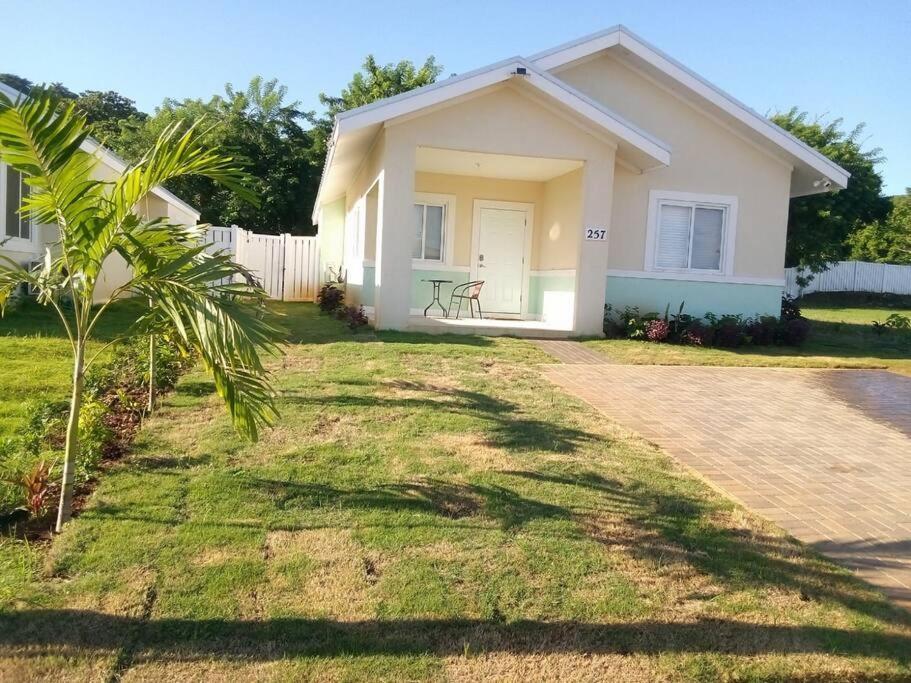 Jamaica Reggae Villa Lucea Exterior photo